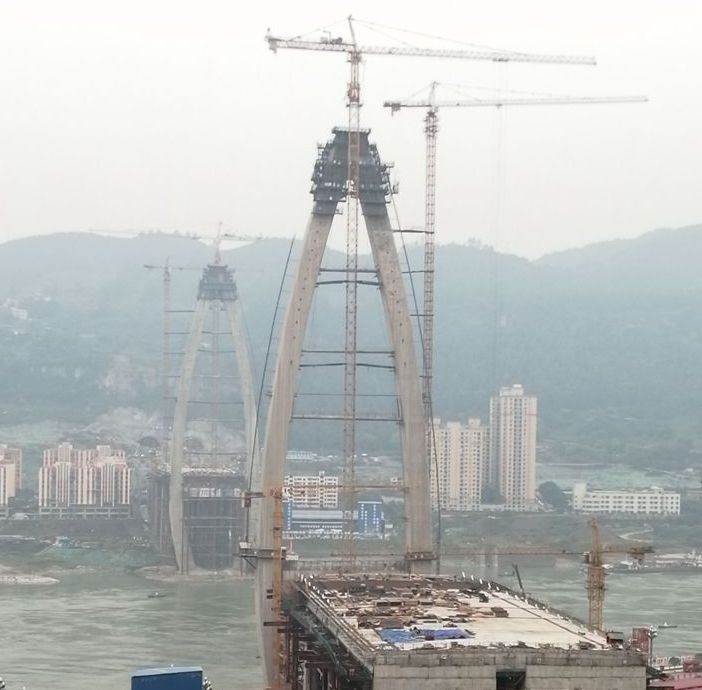1——2019.11.16宜賓市鹽坪壩長江大橋主塔順利封頂.jpg